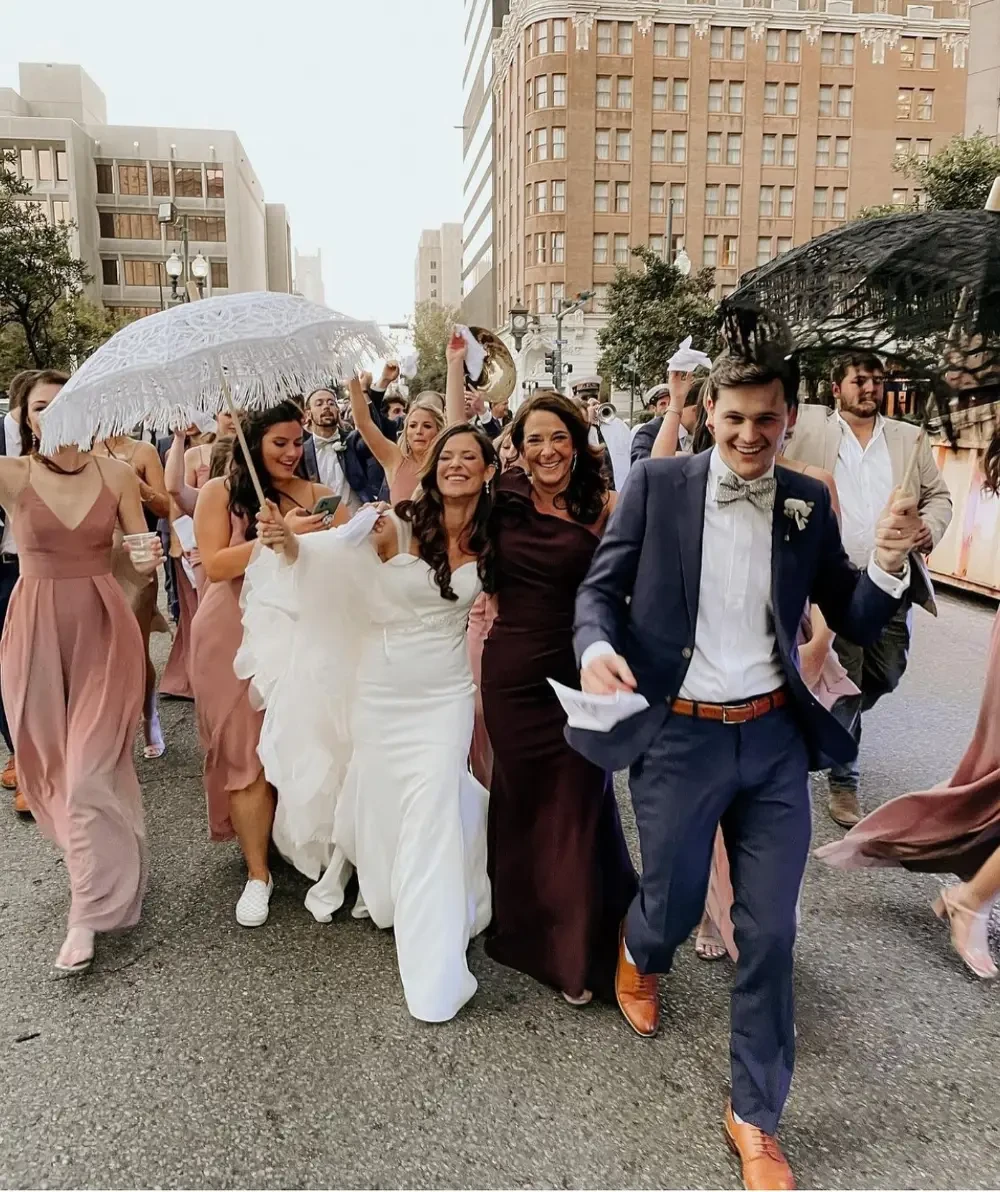 Bride in a white tulle wedding dress